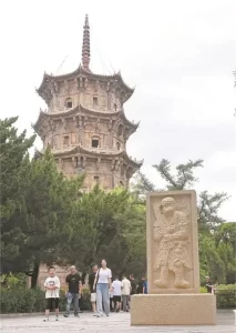 A traditional puppet show in Quanzhou, bringing the city’s rich cultural history to life. This art form is a beloved part of Quanzhou’s local entertainment and cultural pride.